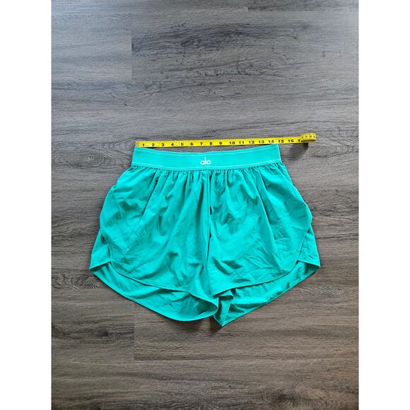 Alo Yoga Spruce Green Match Point Short Athletic Shorts Size Large - Picture 12 of 14